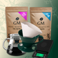 Kit V60 - 1 Arara 250g + 1 Mundo Novo 250g + 1 V60 Personalizado + 40 filtros de papel 02 + Jarra de vidro com tampa 600ml + Balança de precisão digital